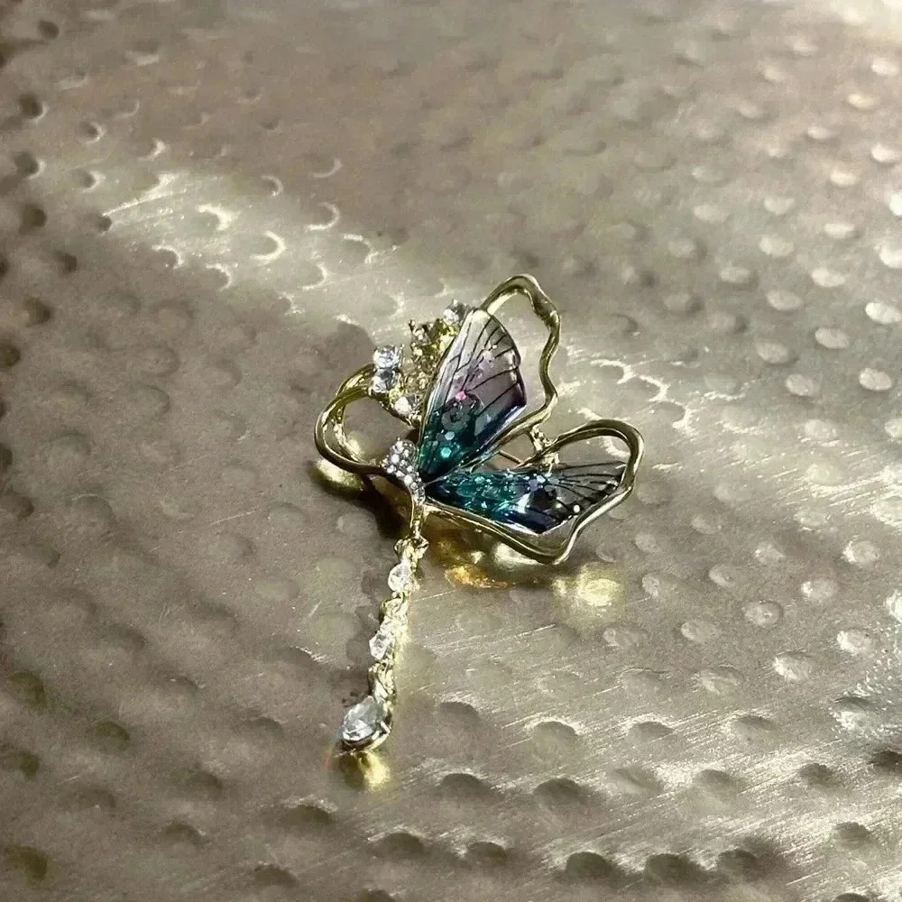 Luxury Gradient Butterfly Brooch - Picture 6 of 9